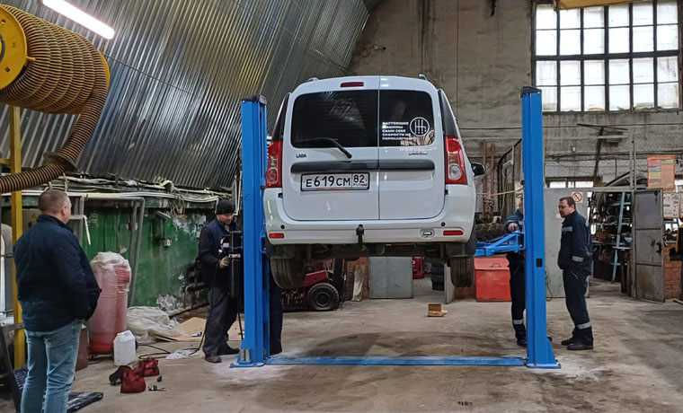 Установка четырехстоечного подъемника ТЕМП TFA4500 в автохозяйстве Новосибирского авиаремонтного завода по адресу ул. Аэропорт, 24